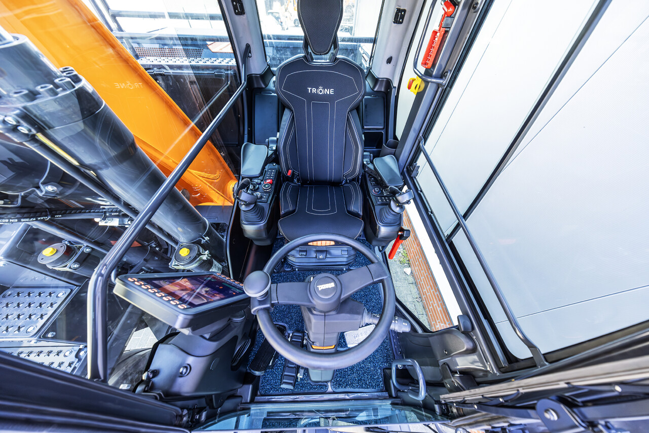 STAAD 17W cabin with exceptional comfort in detail